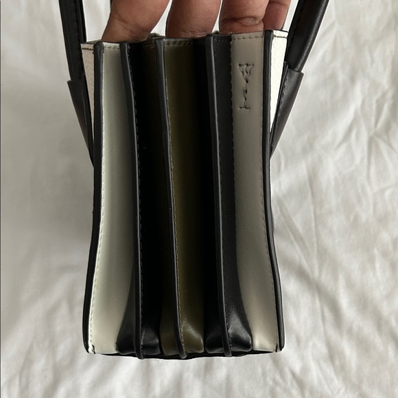 Michael Kors Olive and Black Mini Bag with matching Card wallet - Picture 8 of 14